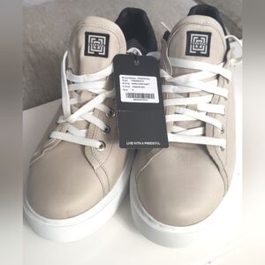 Freesoul White and Black Low-Top Athletic Shoes with Leather Upper‎ Size,,9.5